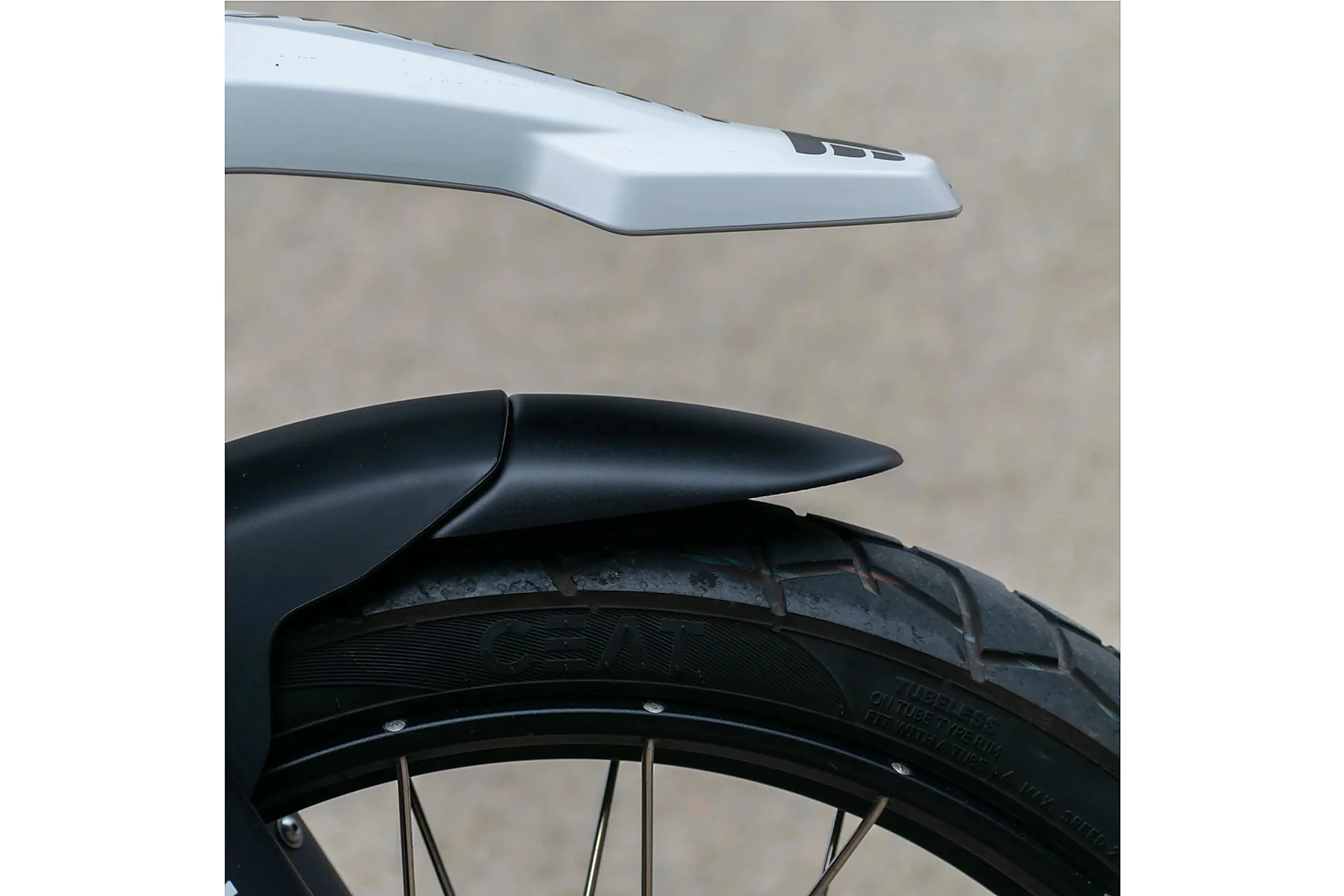Vorderer Schutzblech-Seitenteil - 22497 - ROYAL ENFIELD HIMALAYAN 450 - Bj. 2024-2026